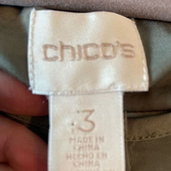 Chicos Cap Sleeve Boxy Blouse w/ pockets hidden button down 3 - Picture 7 of 9